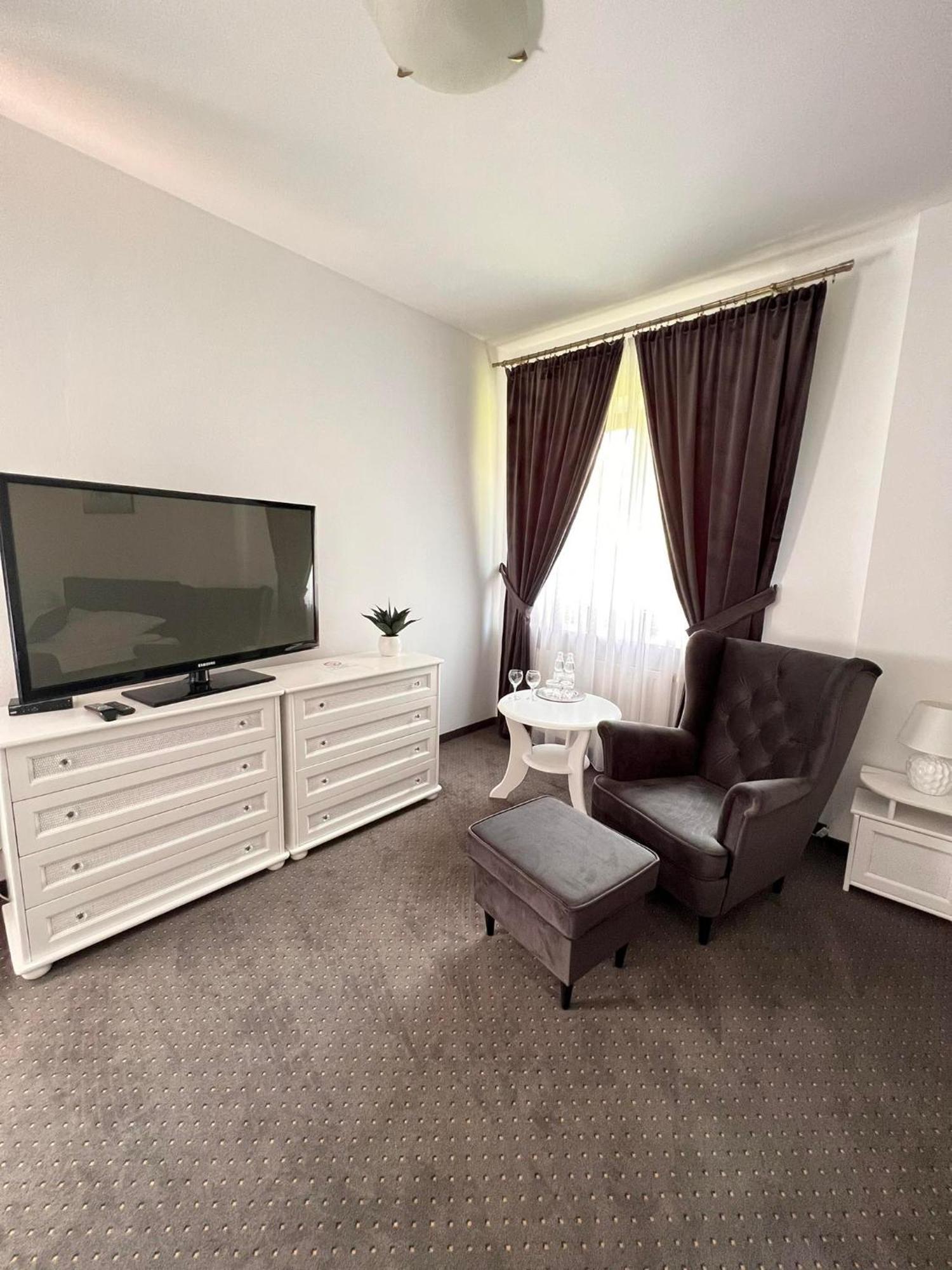 Hotel Park Opoczno Екстериор снимка