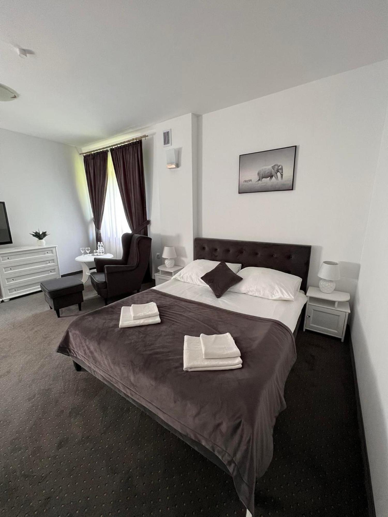Hotel Park Opoczno Екстериор снимка