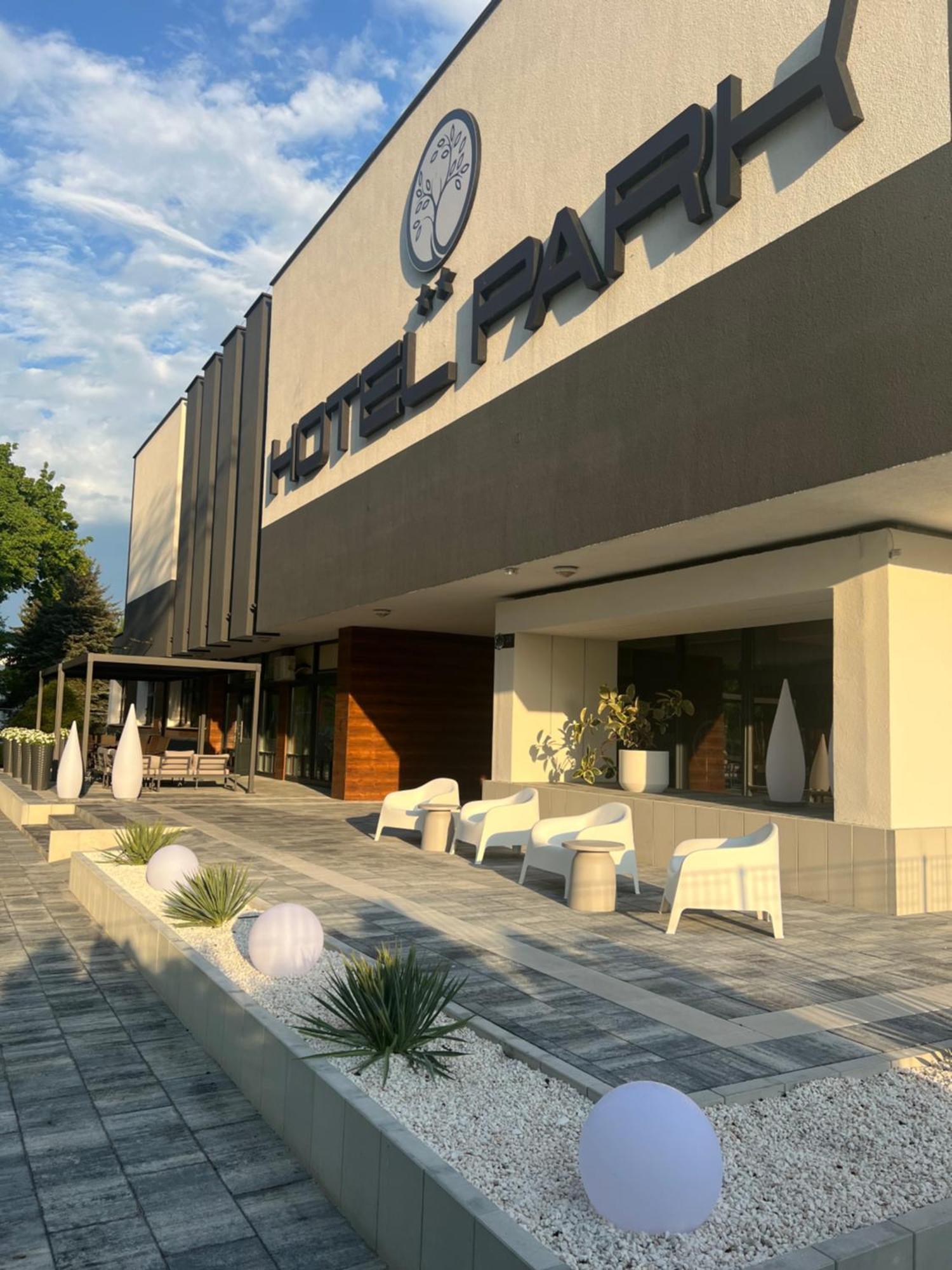 Hotel Park Opoczno Екстериор снимка